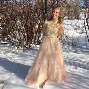 Blondie nites prom dress